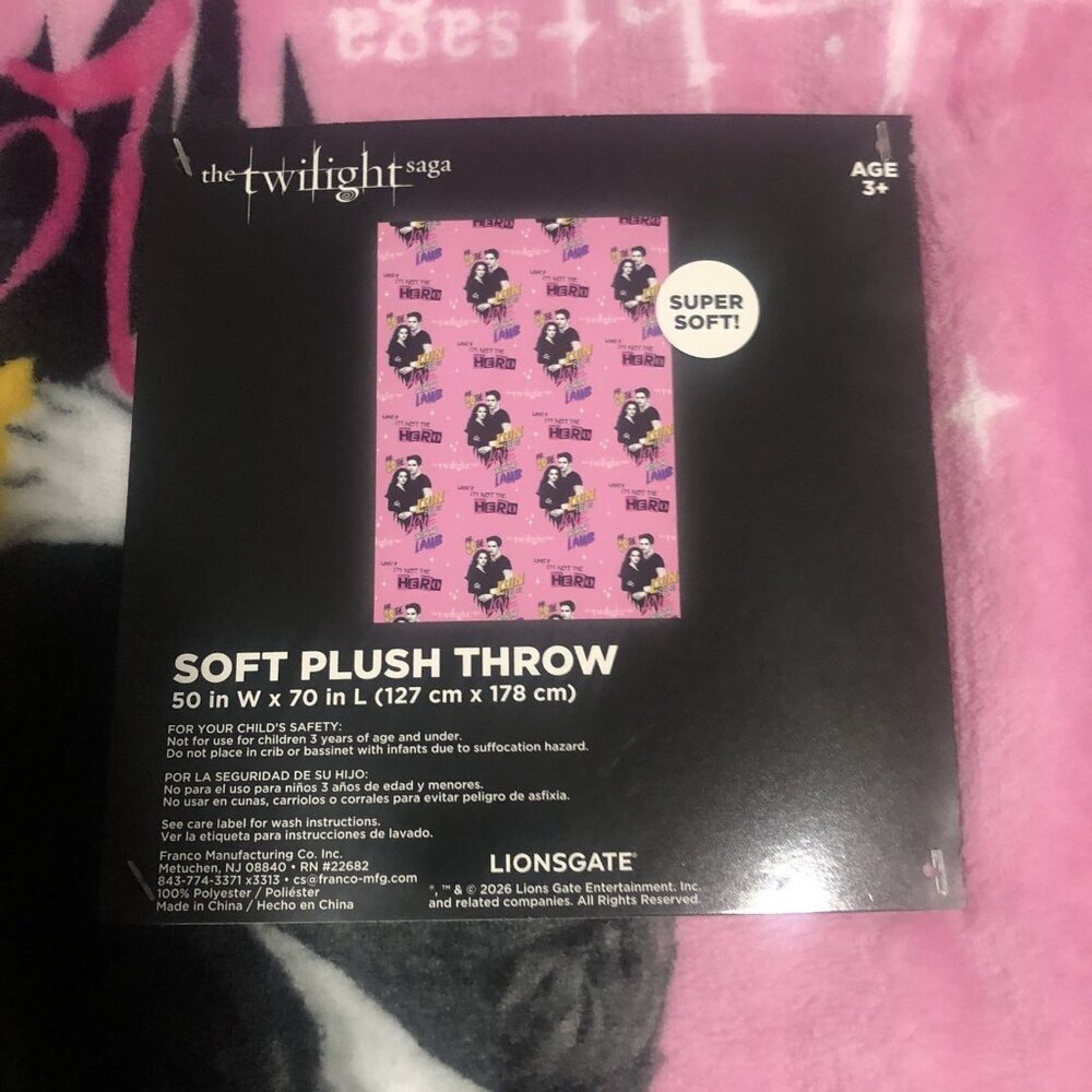 The Twilight Saga Soft Plush Throw, 50in W x 70in L (127 cm x178 cm), Pink - Picture 2 of 4